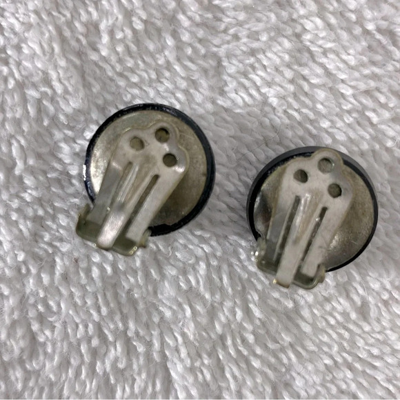 Vintage Black Plastic Multi  Facet Circle Clip On Earrings - Picture 2 of 8